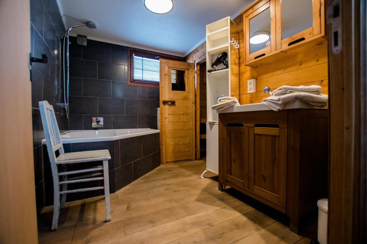 Houseboat Jana - With Sauna And Terrace Hotel Брюж Екстериор снимка